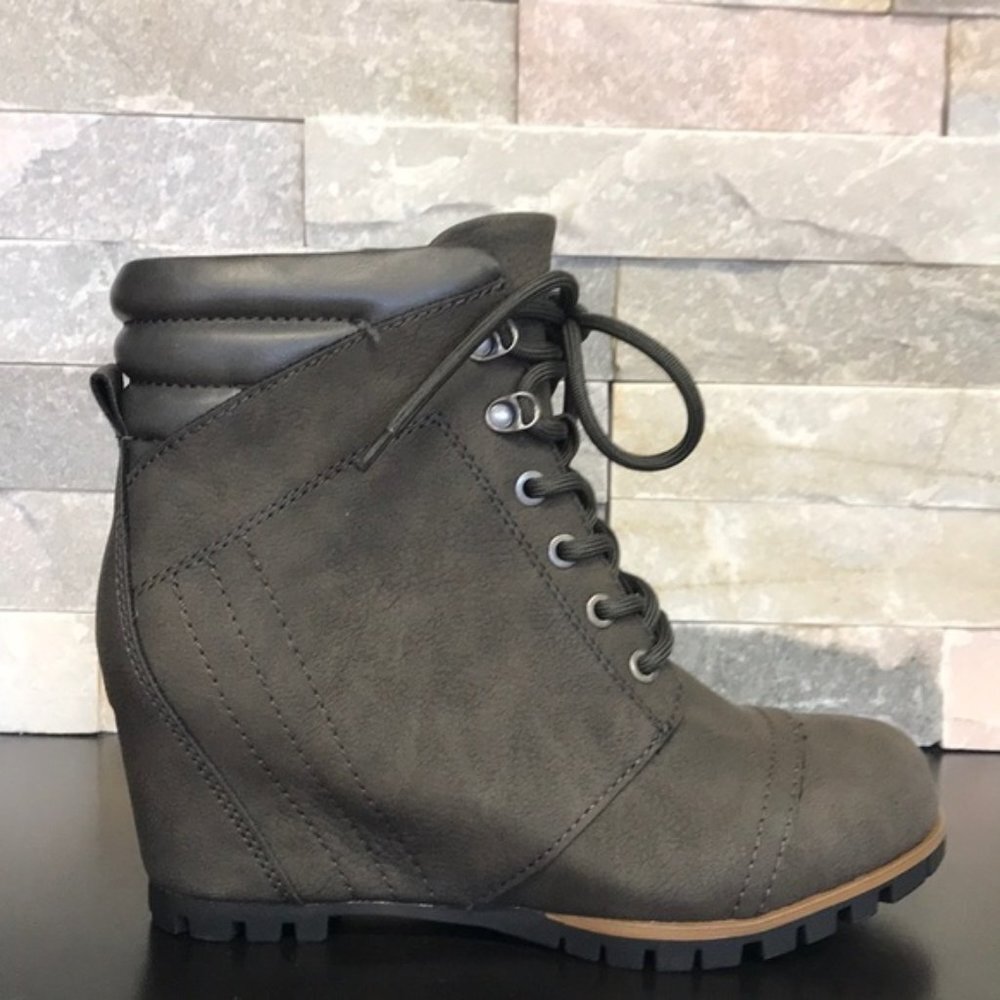 American Rag Lizzie Booties - Picture 2 of 4